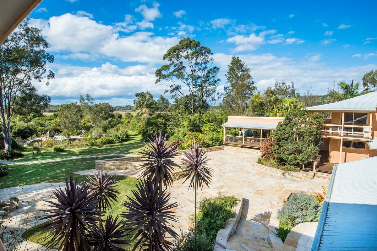 Bay Vista Retreat – aircon, spacious, unique gallery image 5