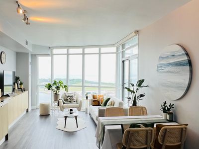 Entire Home Nearby CN Tower & Lake Ontario