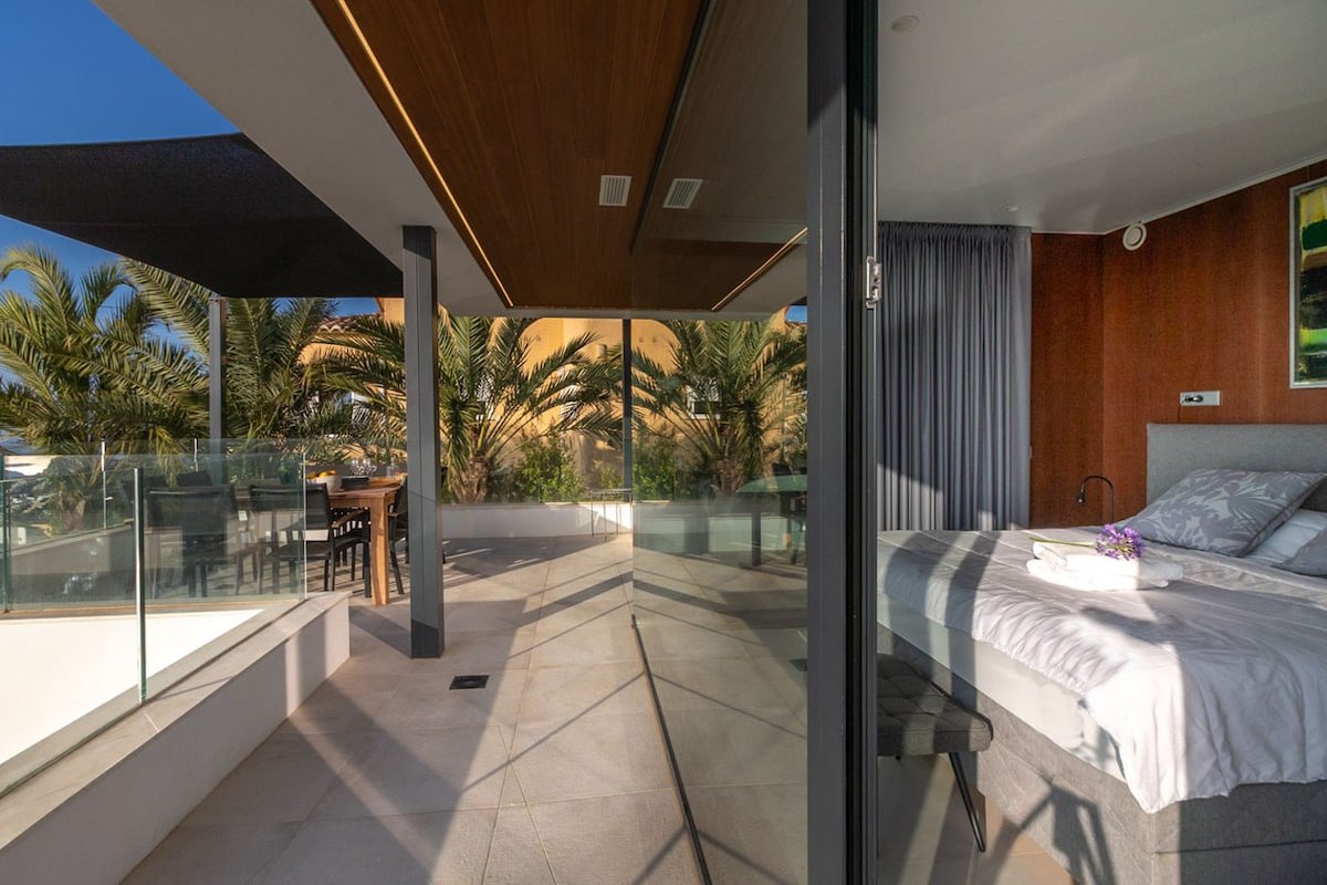 Villa Mercure by Abahana Luxe gallery image 4