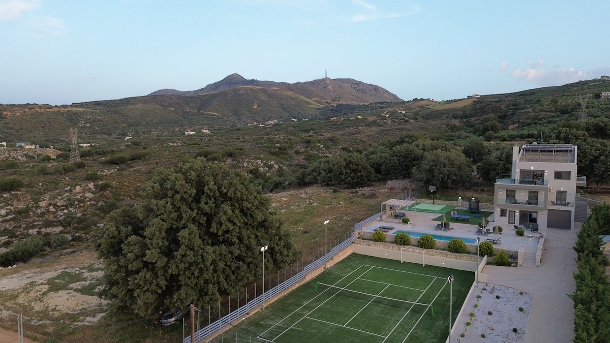 Villa with private pool and sport facilities ! gallery image 3