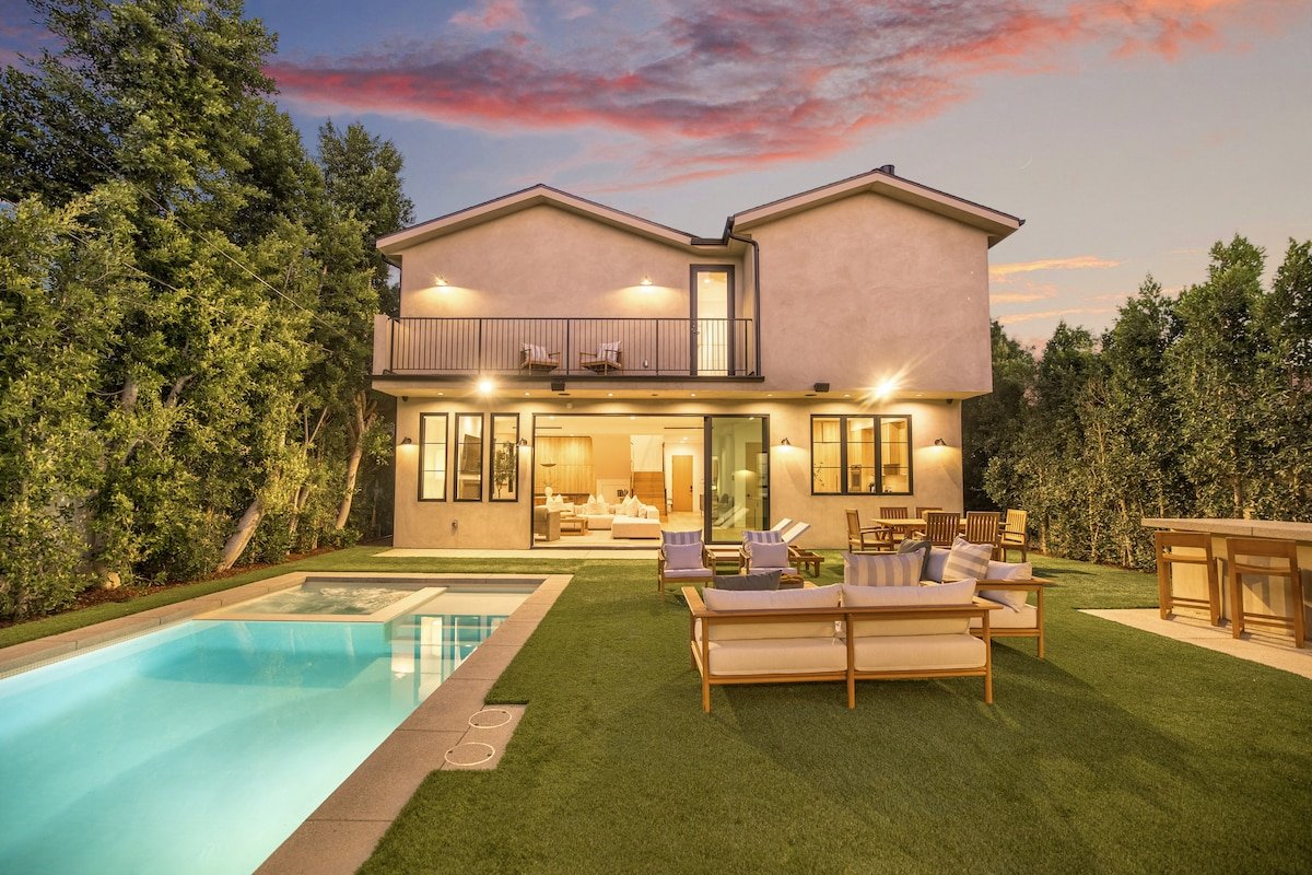 Brand New Luxury Estate -Pool, Office, Guest House