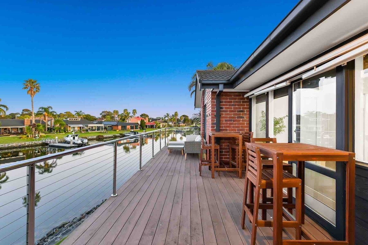 Waterfront Canal beach view + Private Jetty gallery image 3