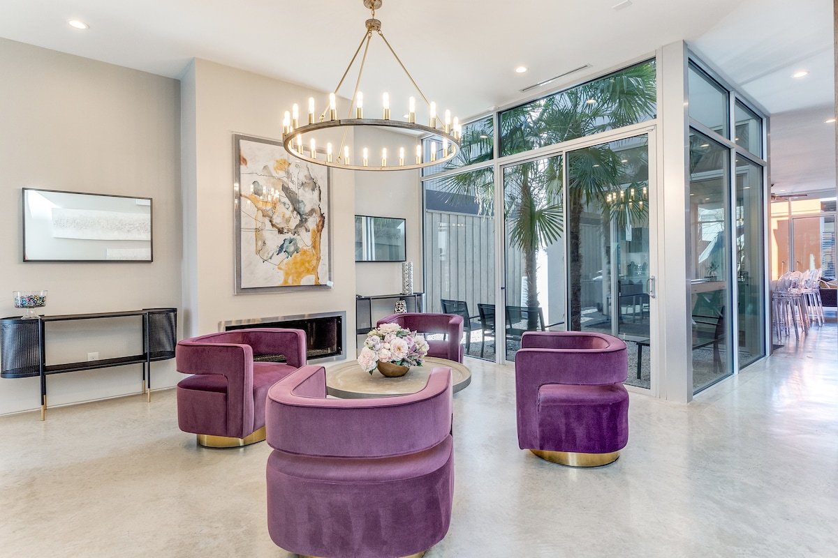 84 Walk Score, 2 Floor Lux Home w Office + Garage gallery image 2