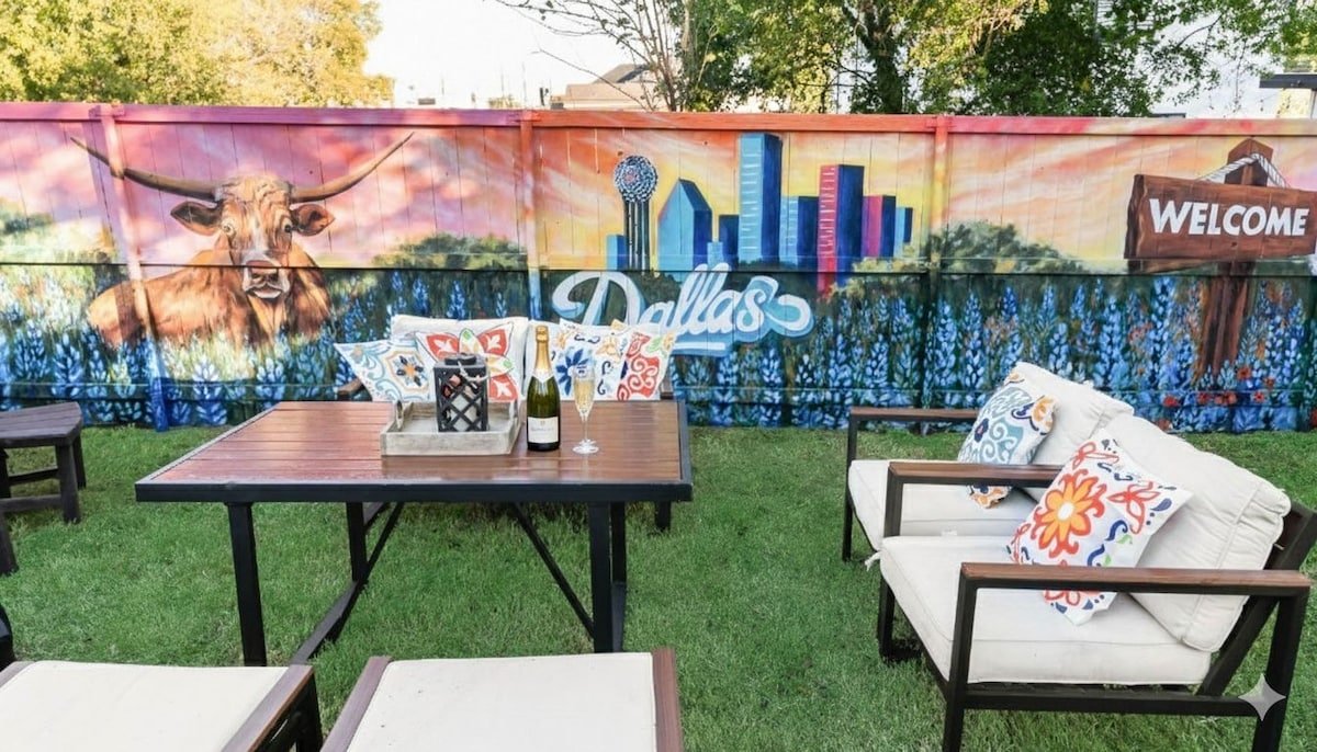 FIFA Stay! 4BR • Hot Tub • TankPool Near DT Dallas gallery image 4