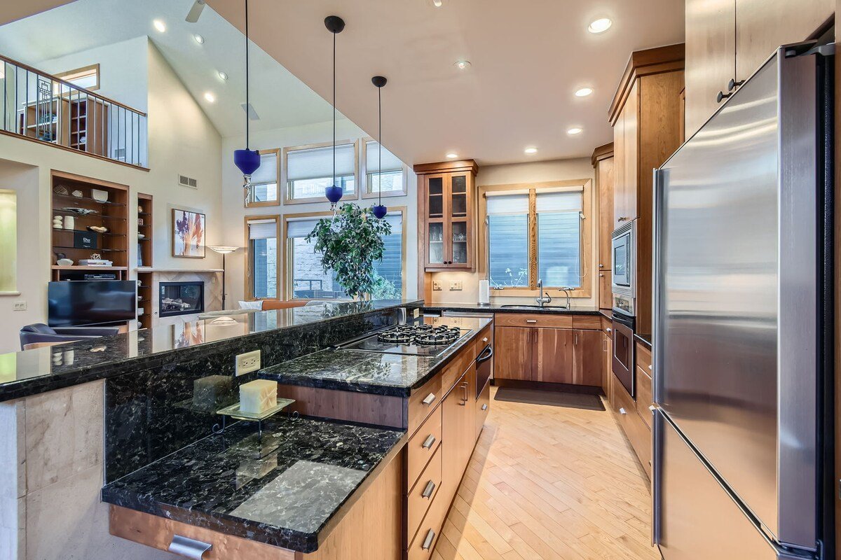 High-End 4BD Executive Retreat in N Cherry Creek gallery image 5