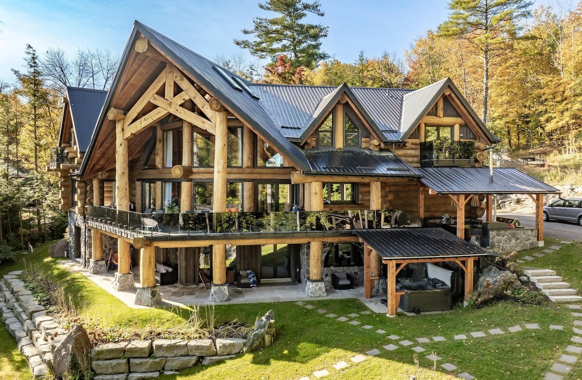 Unforgettable log build on Lake Muskoka – 8 bdrms gallery image 4