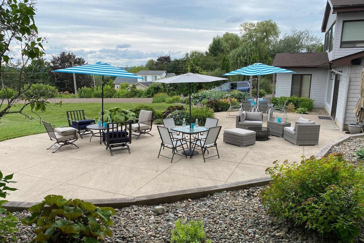 Fredericton Gatherings-5 bedrm RiverView sleeps 13 gallery image 2