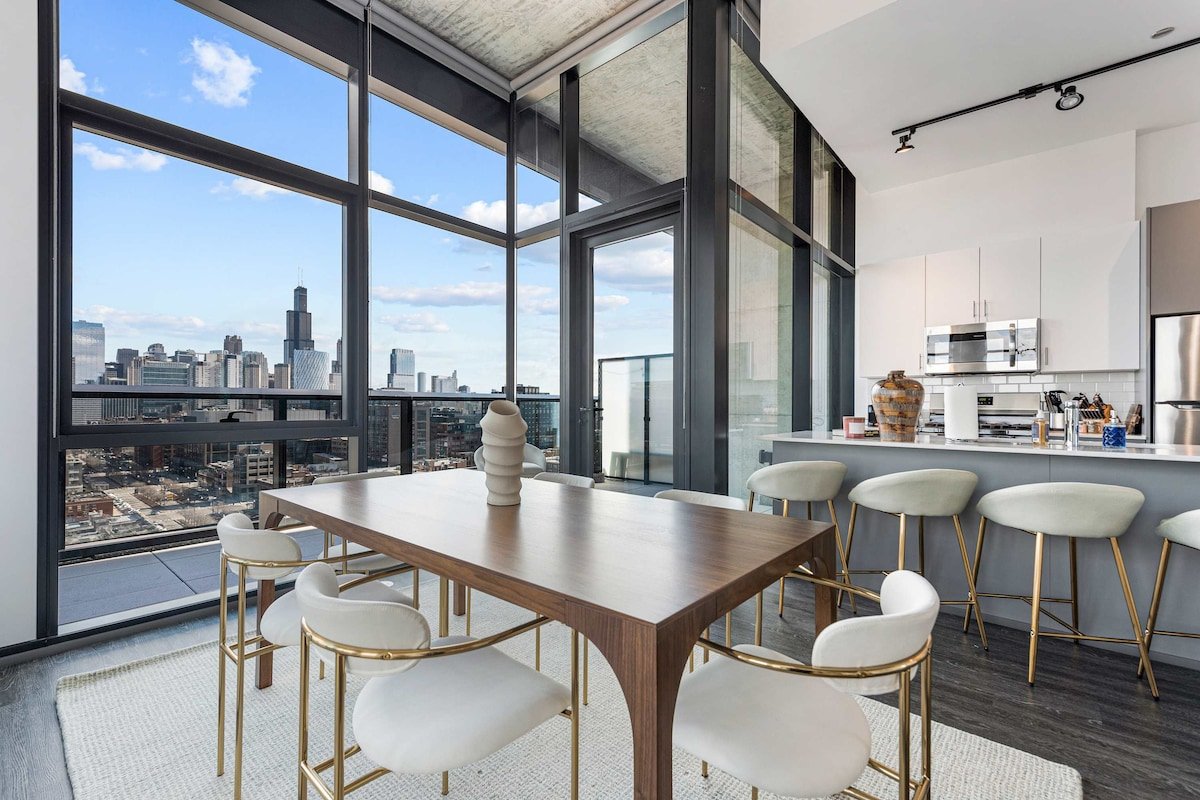 2 Designer 3BR Apts for Grp Stays + Top Amenities gallery image 4