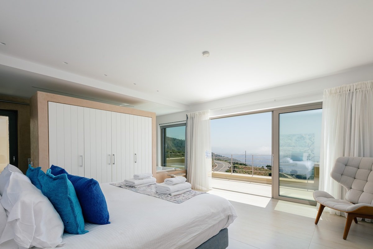 Seclusion Immersed in Sea Views & Spa Comforts gallery image 5