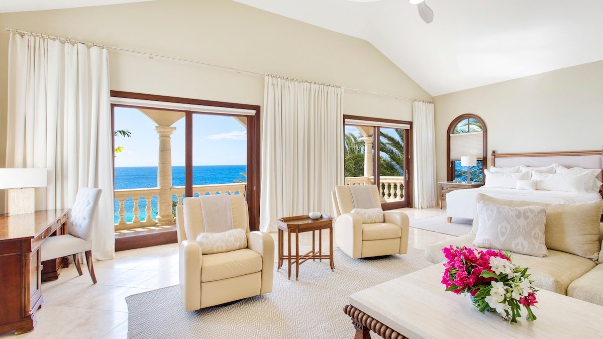 Sandcastle Villa: Ultra Luxury ON THE BEACH! gallery image 5