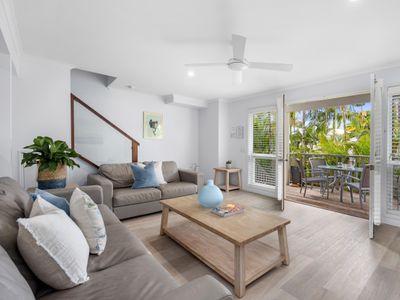 Tropical 2 bed executive , only metres to River