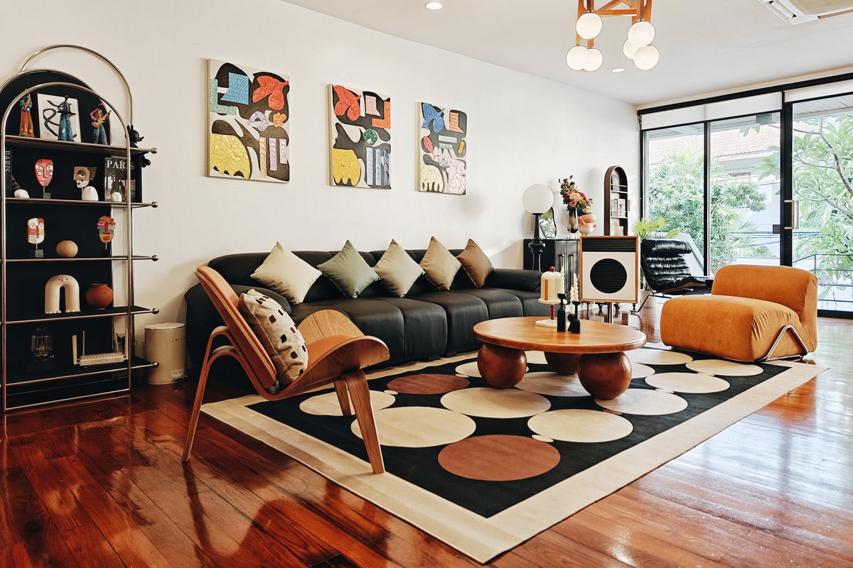 The Hidden Gallery 5-Bed art villa Netflix Vinyl