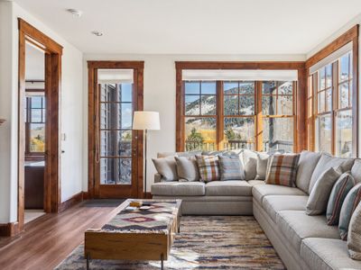 Outpost: Grand View 2720 – Mountain Views