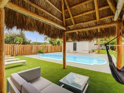 Hollywood Sunshine Resort – 2 House’s and Hot Tub