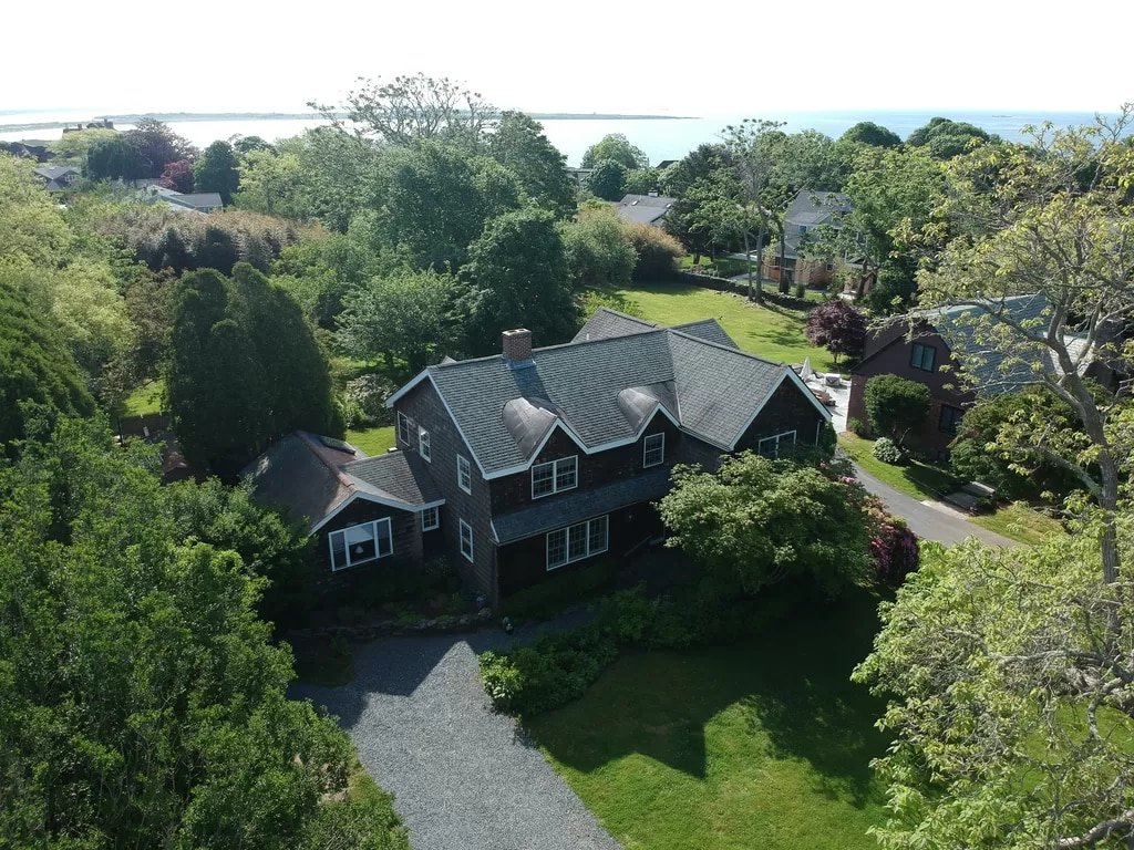 Easton’s Point walk to beach/ lg private deck/yard gallery image 2