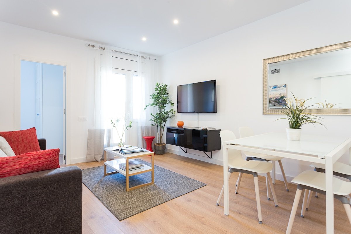 Modern 4 bedroom apartment in Sagrada Familia gallery image 3