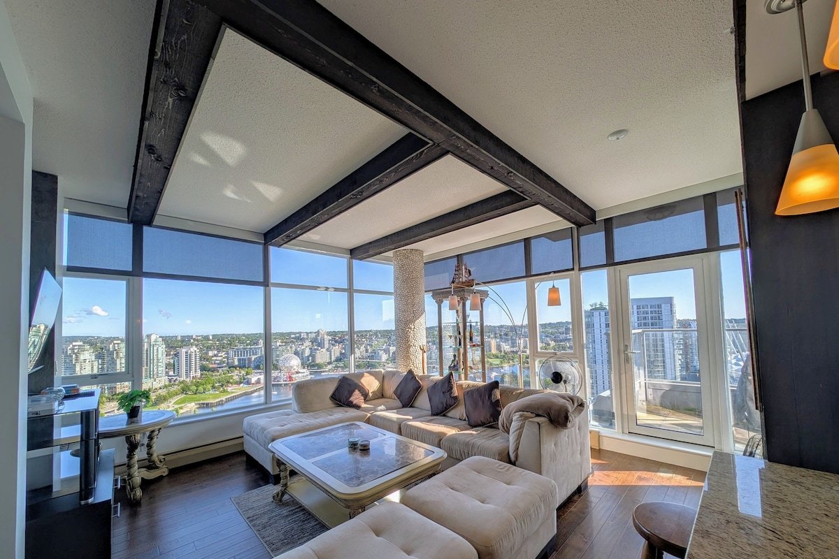 Penthouse View! Central Location! gallery image 2