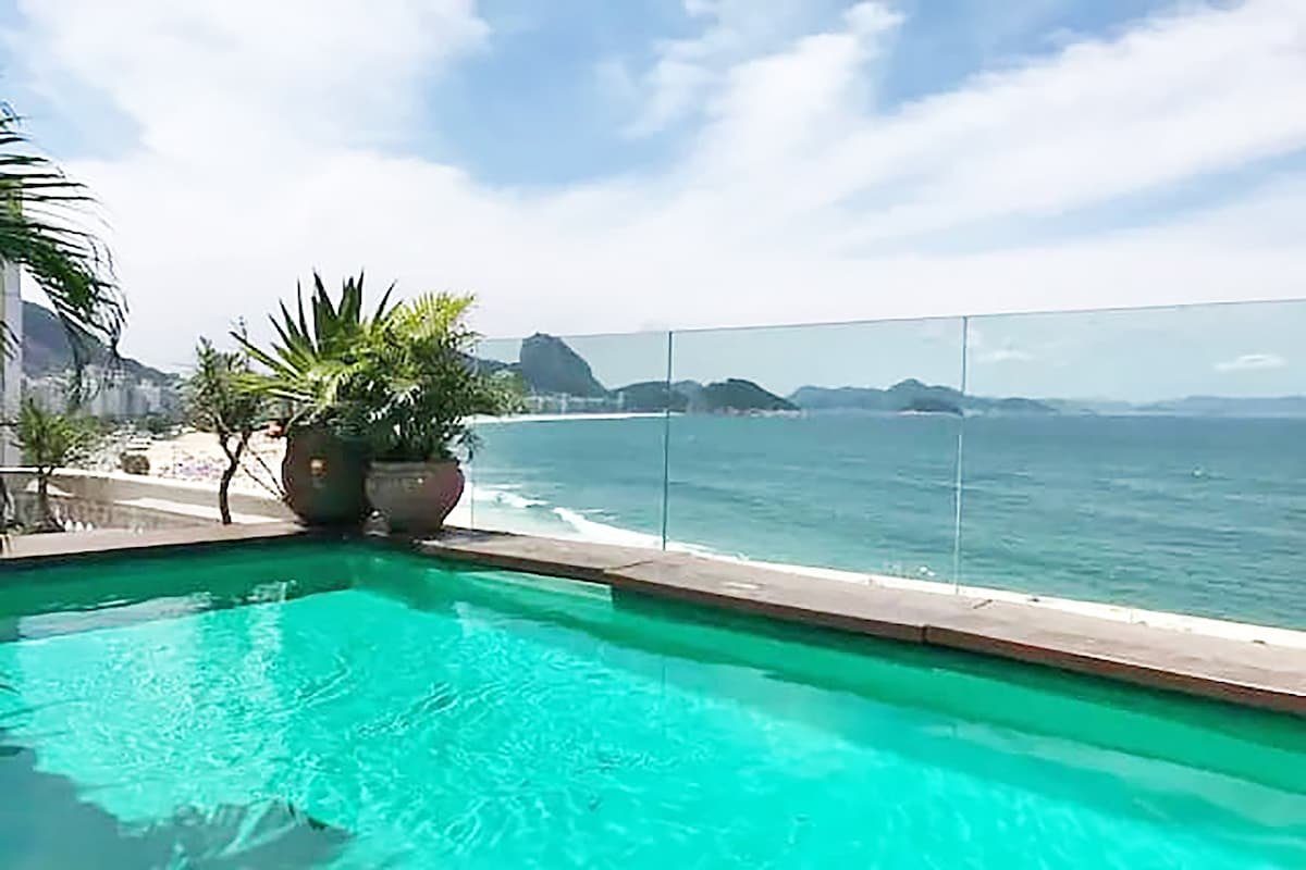 Penthouse with private pool and sea view gallery image 5