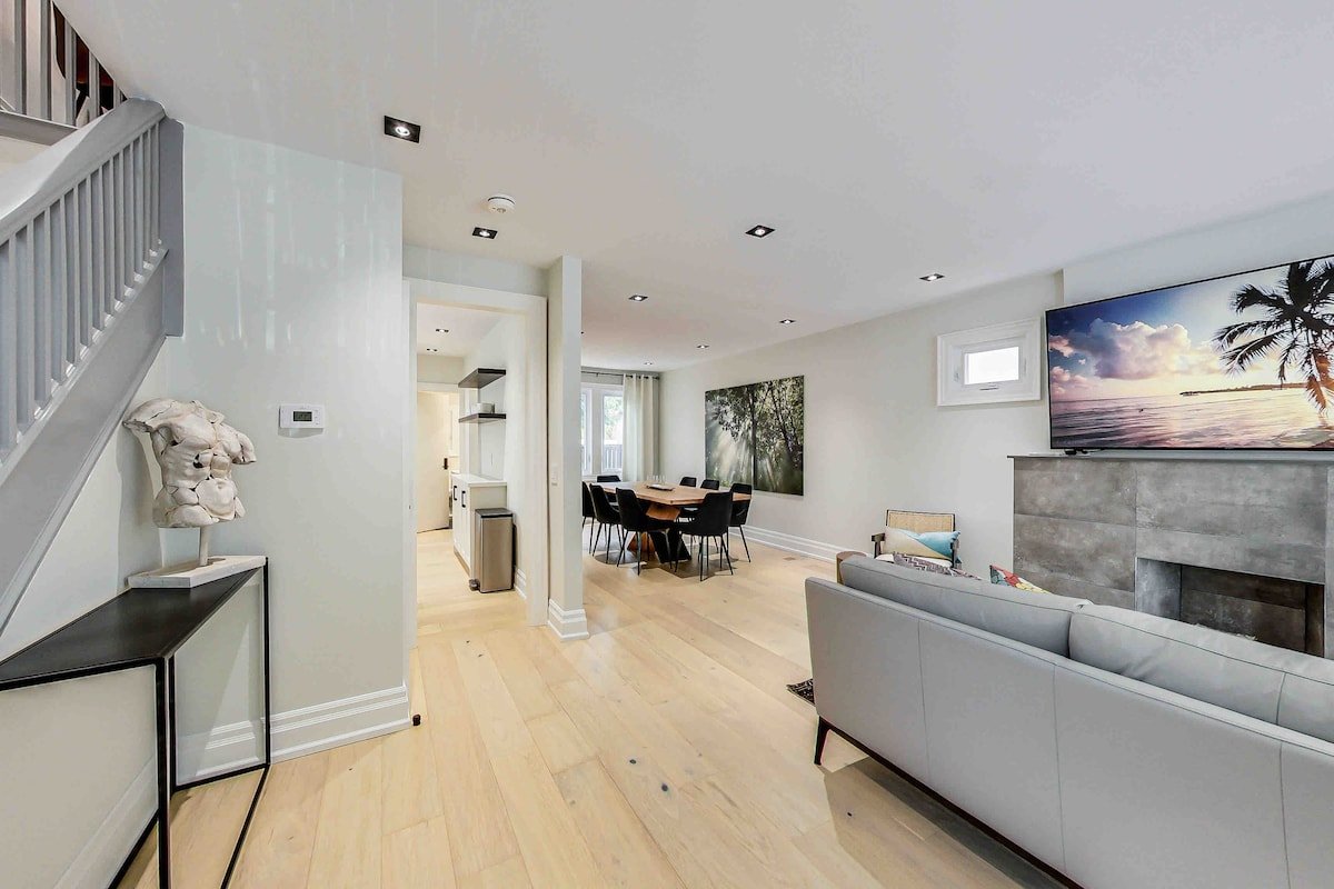 Casa Luxe Villa entire designer home on SubwayLine gallery image 5