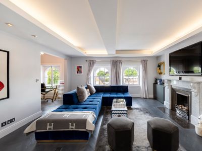 5-Bed Penthouse | Huge Roof Terrace & AC