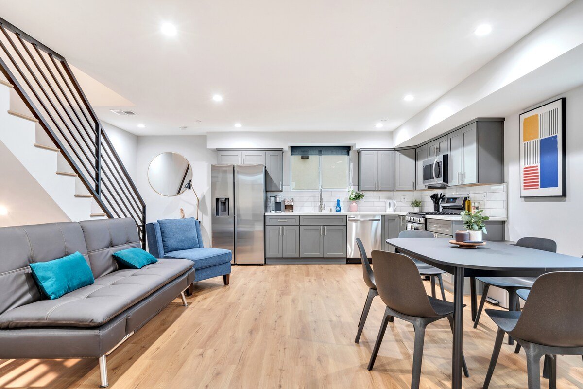 6-Bed Home Near Del Rey gallery image 5