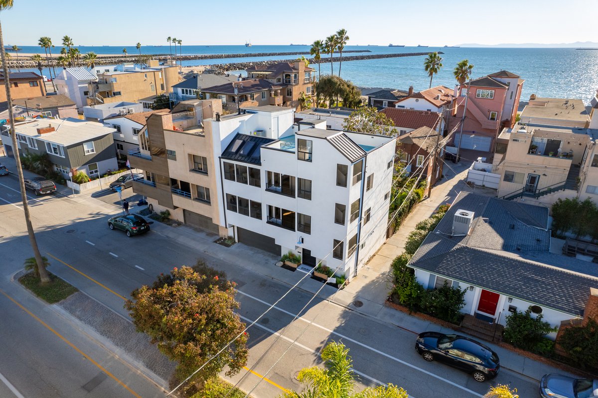 Luxury 4 Story home next to Alamitos Yacht Club