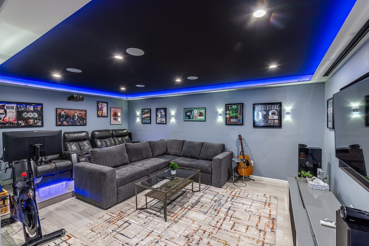 Luxury Oasis: Heated Pool & Home Theater gallery image 4