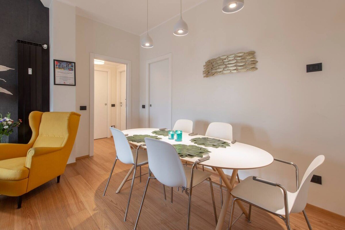 Brera Skyline! 4 person apartment 6th floor gallery image 3