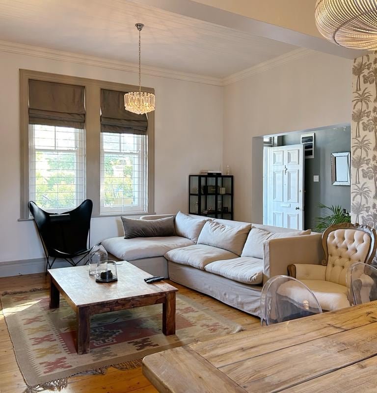 Victorian home, modern amenities gallery image 2