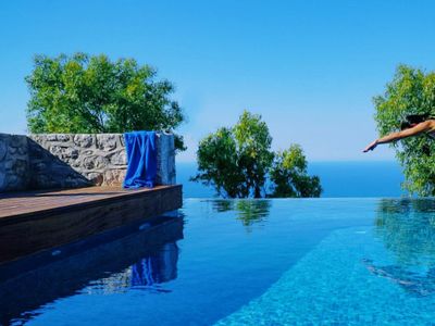 Villa Asterope Luxury Retreat – Car Included