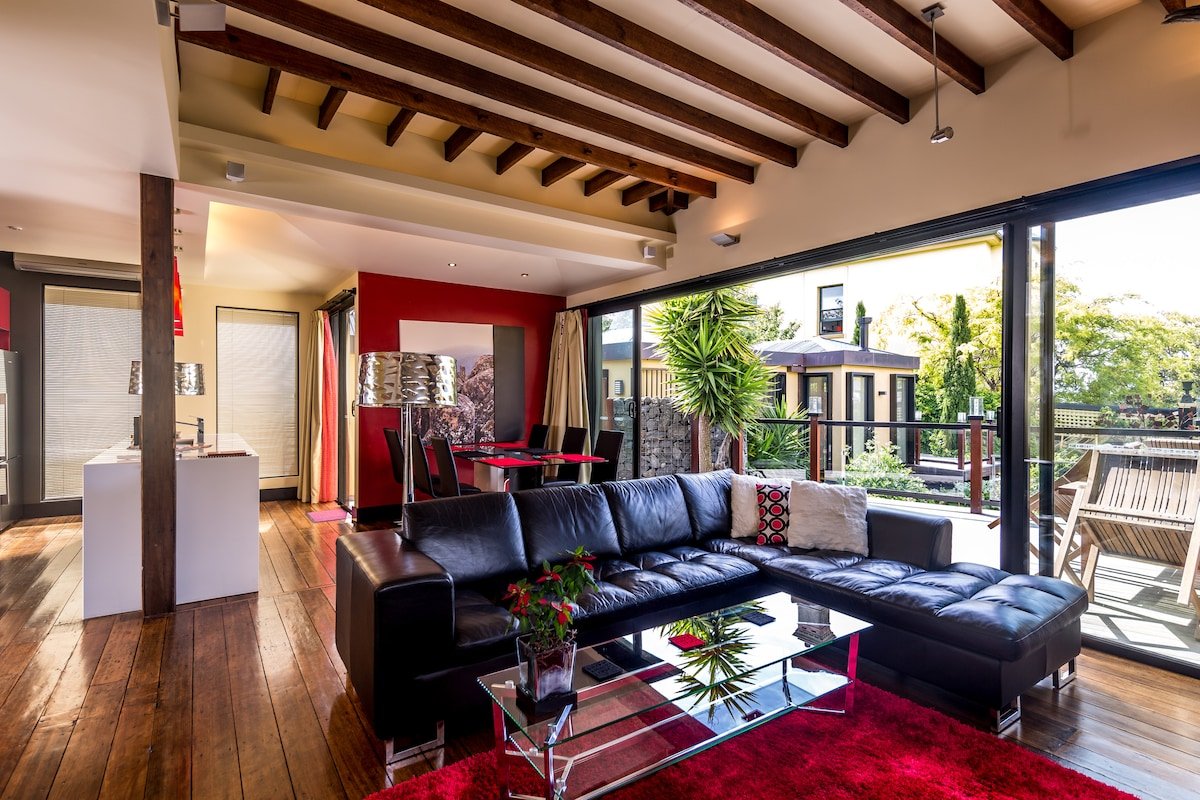 Victorian Designer Townhouse near Hobart CBD gallery image 3