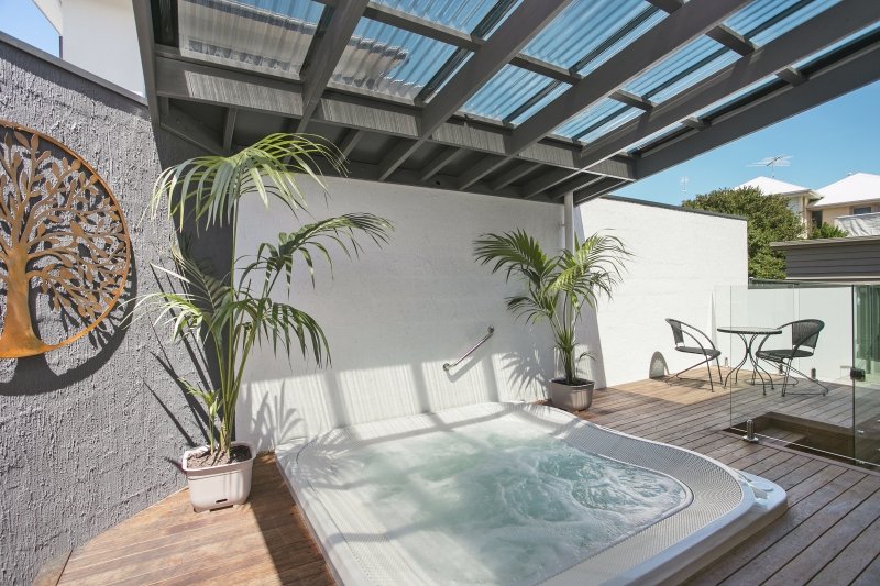 QUALITY ACCOMMODATION ONLY 200M FROM BEACH!