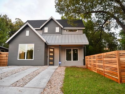 UT Home with FREE breakfast & late checkout