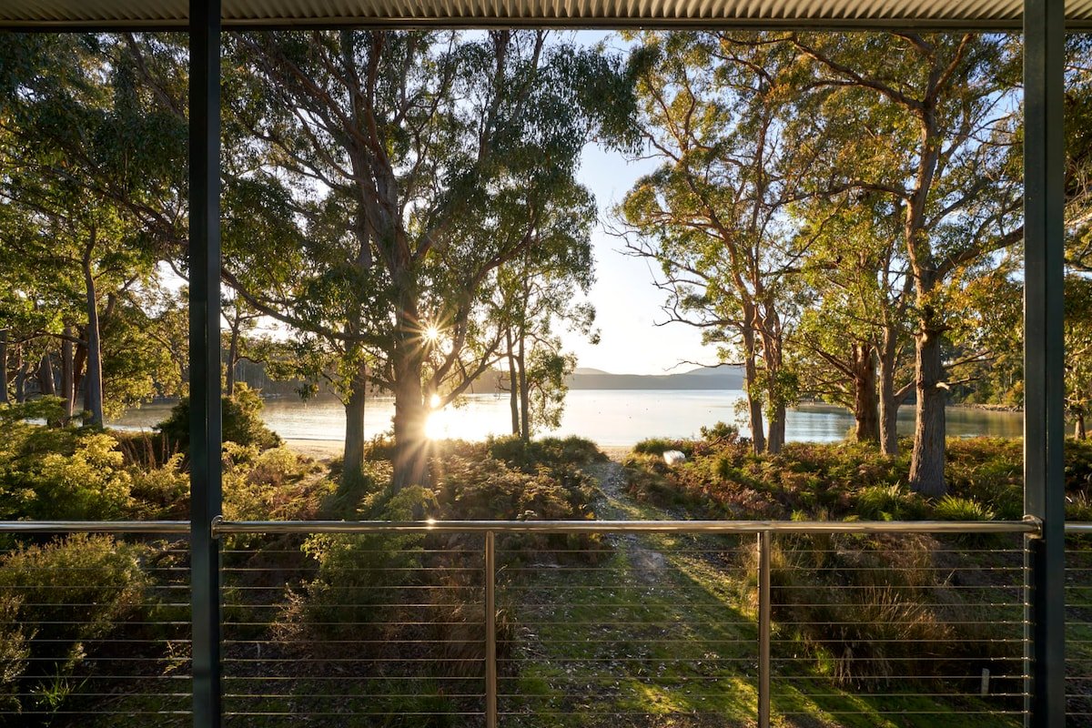 Stewarts Bay Beach House gallery image 3