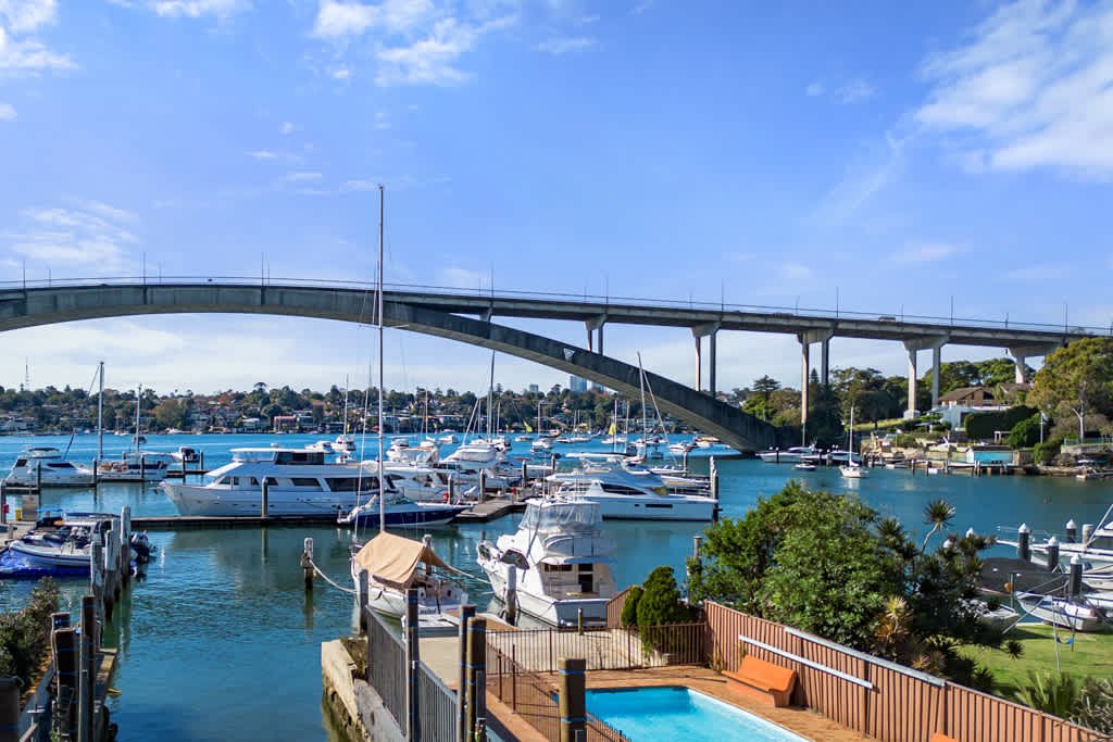 Neighbouring Sydney Harbour Retreats for 12 guests