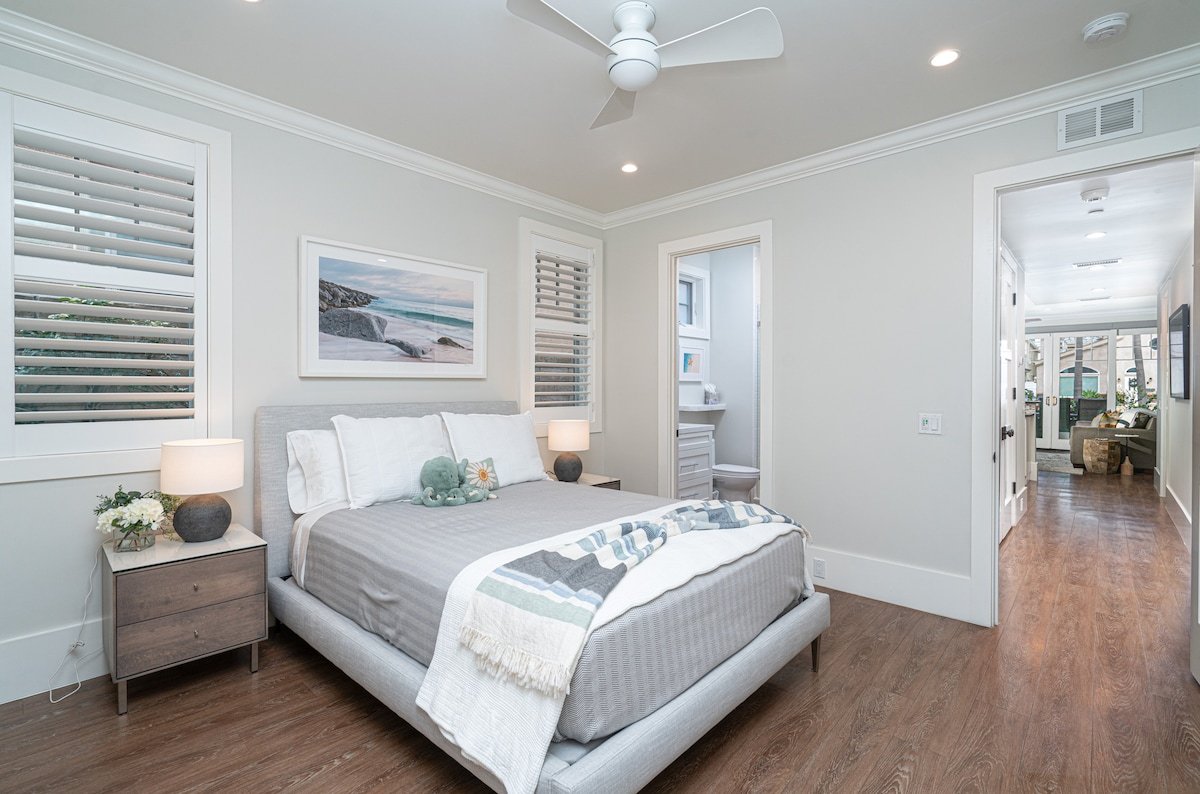 Coastal Luxury: Remodeled Duplex w/Rooftop Deck gallery image 4