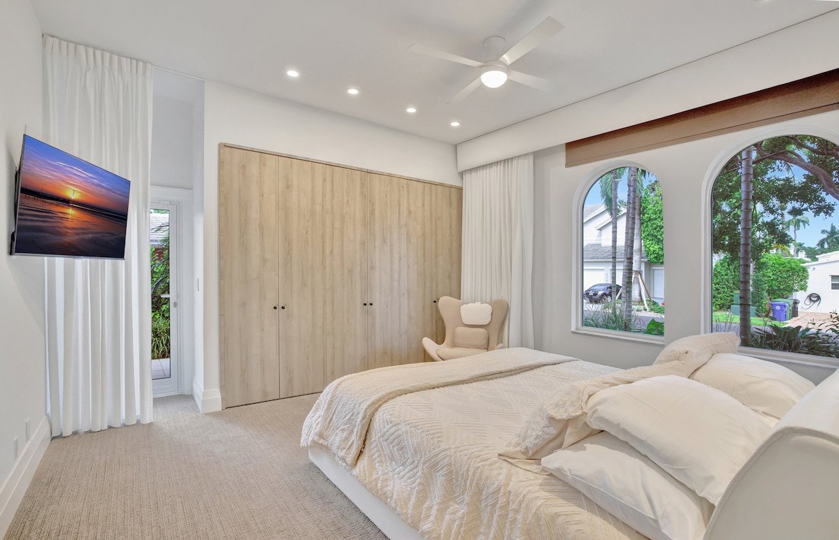 Elegant Waterfront Estate-6BR/6.5BA – off Las Olas gallery image 3