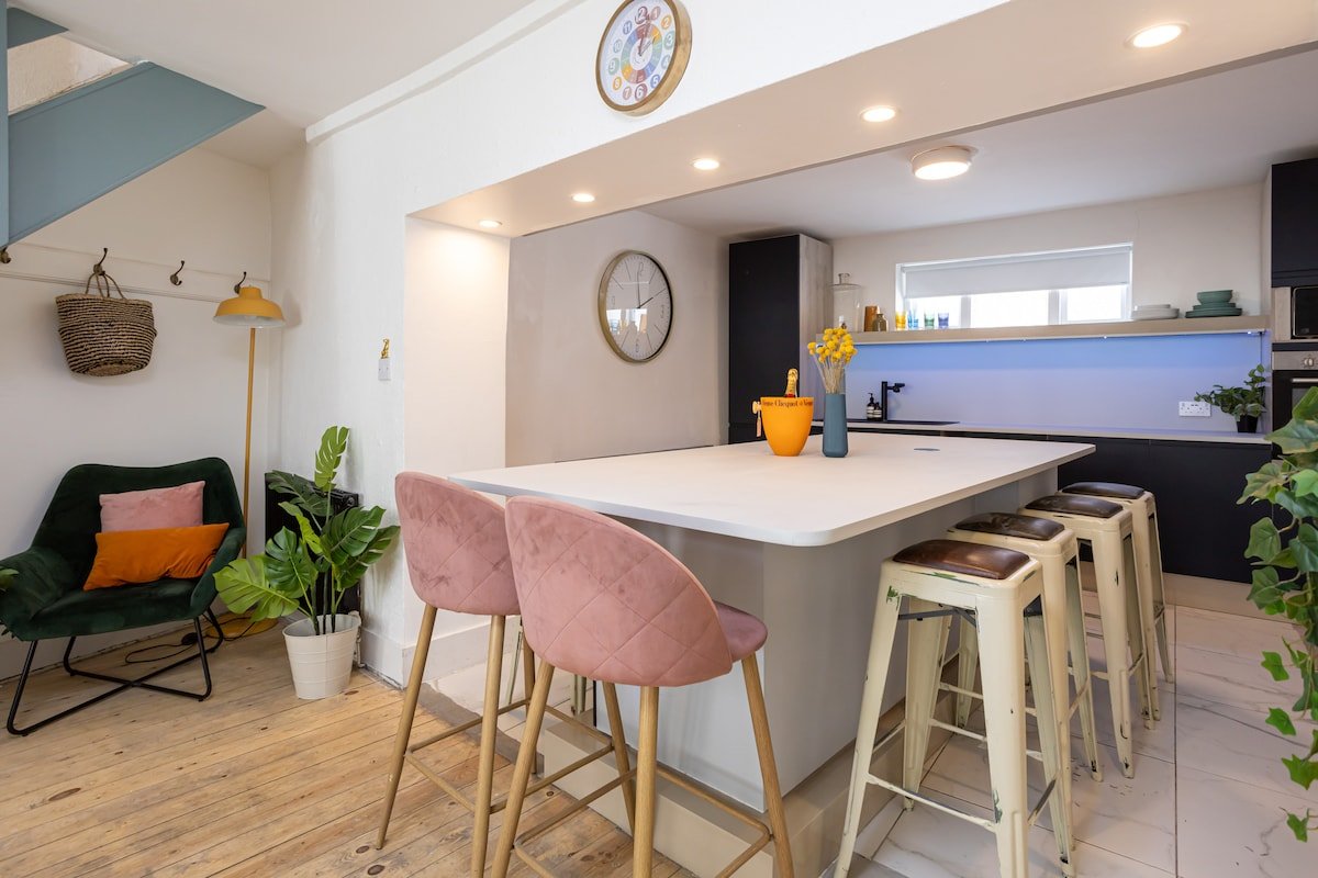 Iconic Townhouse. Fashionable Northern Quarter gallery image 4