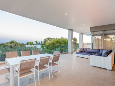 La Vacanza—Luxe Spacious Home with Ocean Views