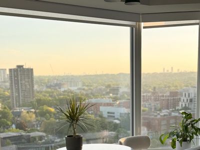 Luxurious Yorkville Hotel-Style 2BR Suite w View