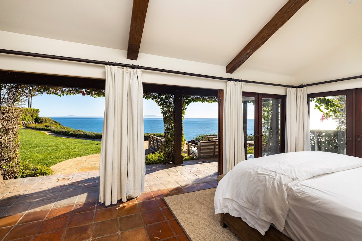 Hacienda Oceanfront with Pool and Private Beach gallery image 4