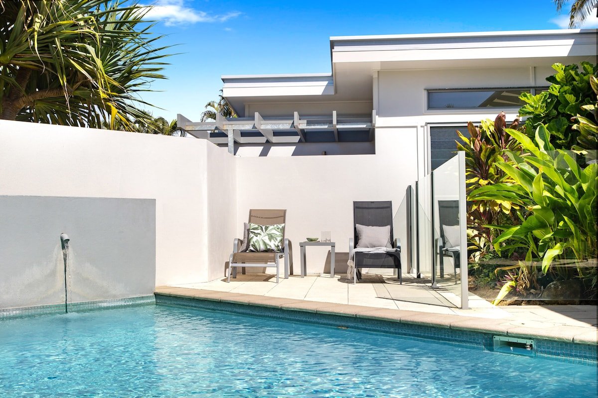 5 minute walk to Noosa Beach & Hastings Street gallery image 3