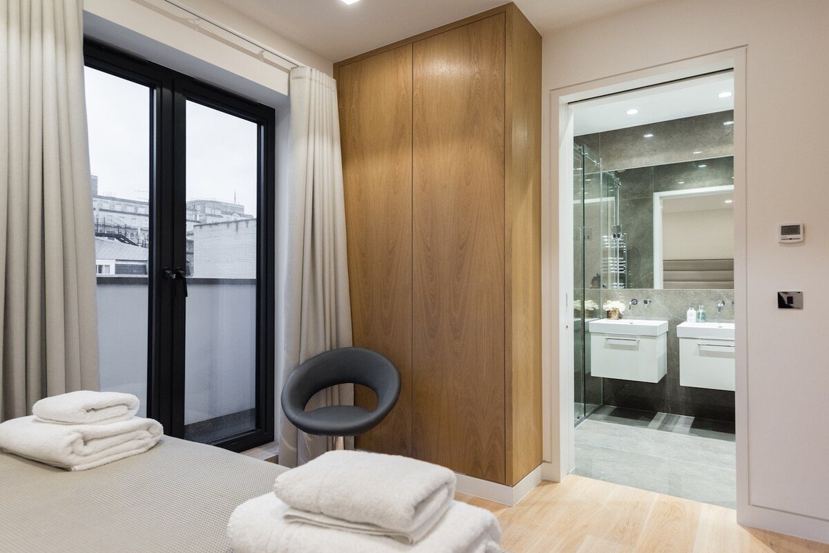 Luxurious Penthouse in Trafalgar Square gallery image 4