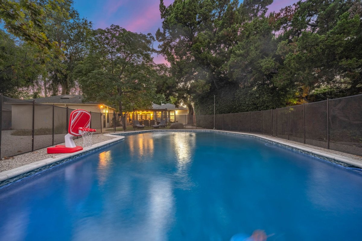 105 Modern Ranch Retreat: Pool-Games-Peaceful Yard gallery image 5