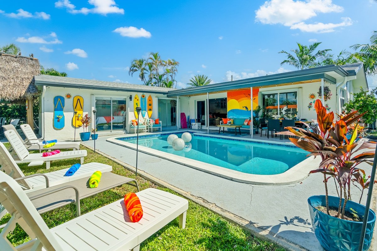 Waterfront Heated Pool, Tiki Bar, Beach Close gallery image 3