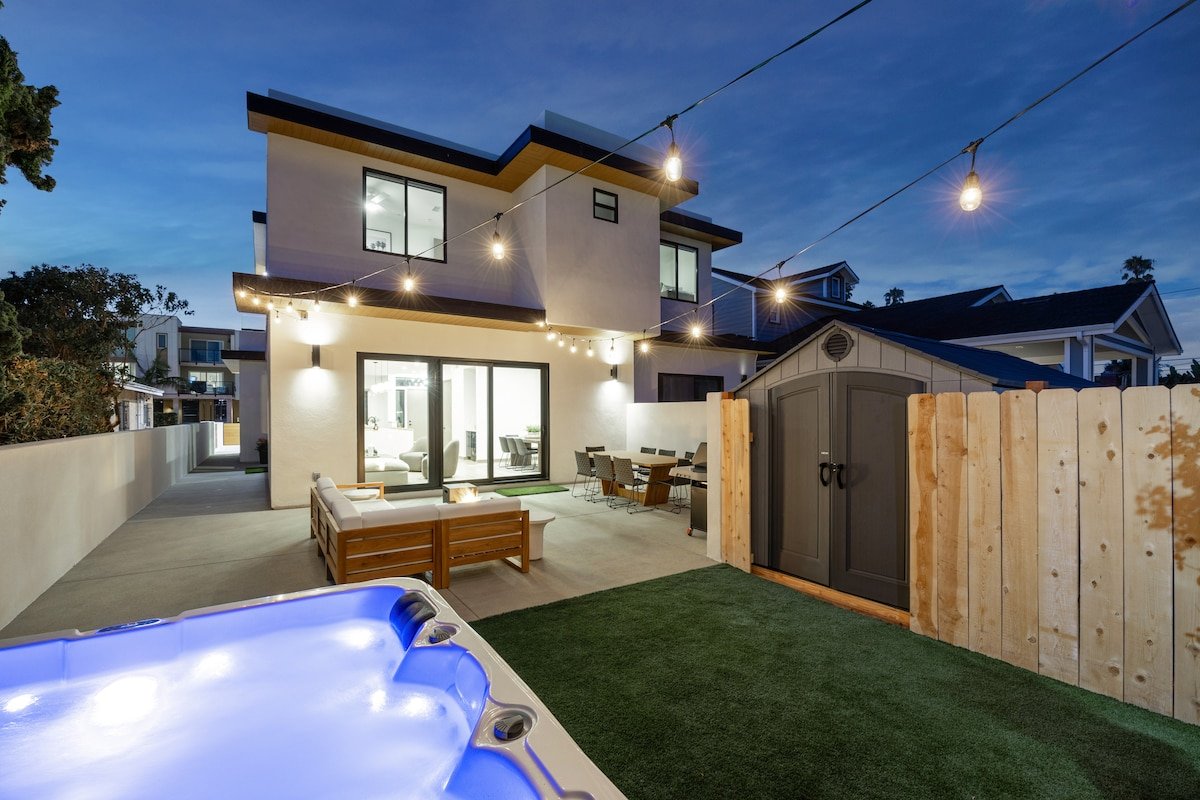 Large New Build | AC & Hot Tub | Walk to the Beach gallery image 5