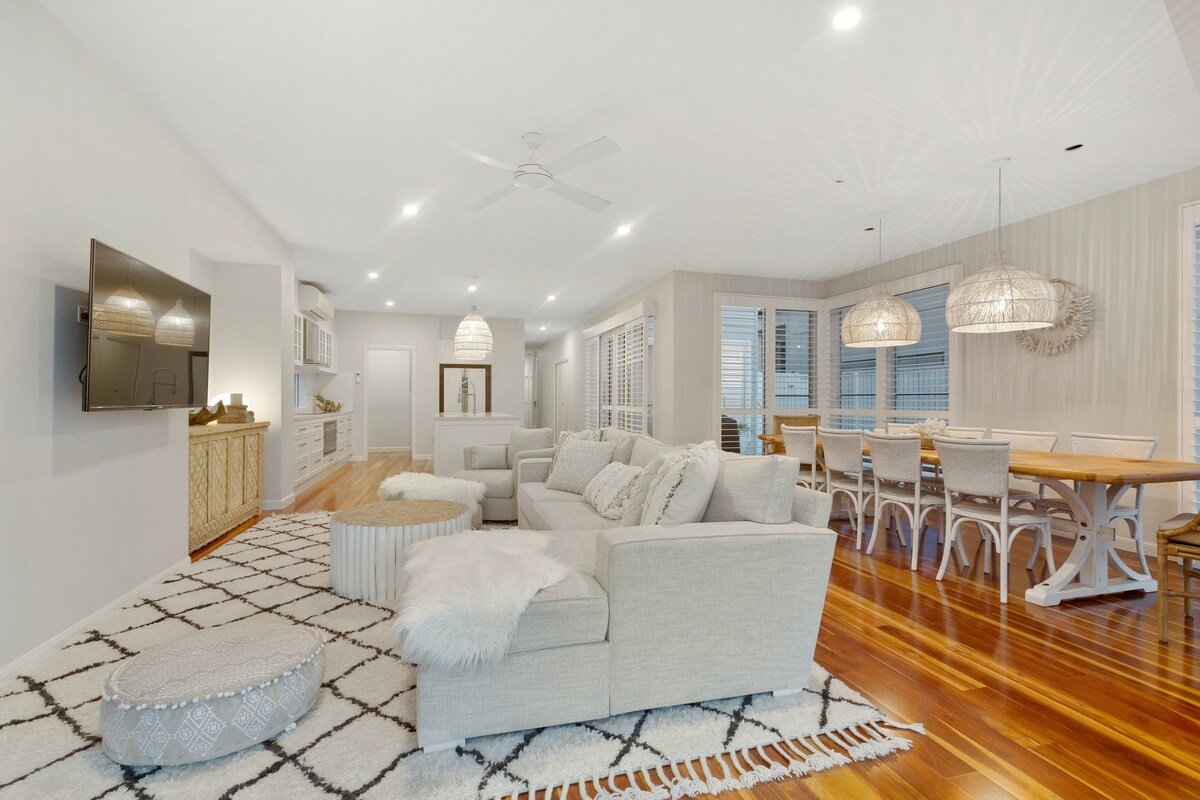 ARANA BEACHFRONT BEACH HOUSE-LUXURY COMFORT STYLE gallery image 4