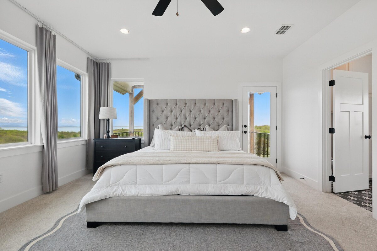 Honey Locust Hill – Gated Lake Retreat + 10 Acres! gallery image 5