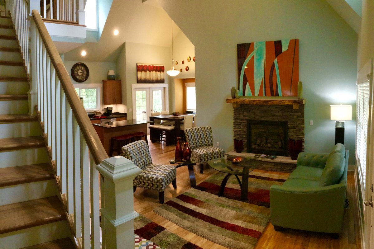 Montford Manor-Home Away From Home / Near downtown