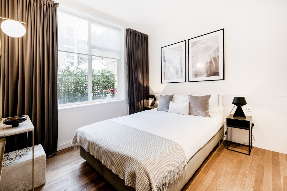 SOPHISTICATED BOUTIQUE APARTMENT gallery image 4